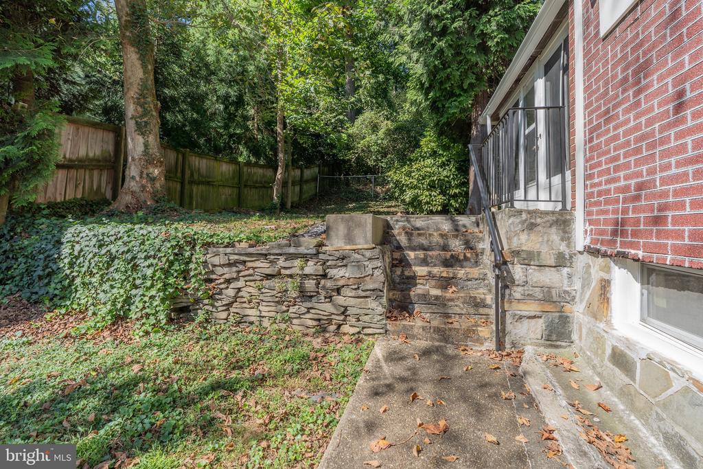 6221 WALHONDING ROAD