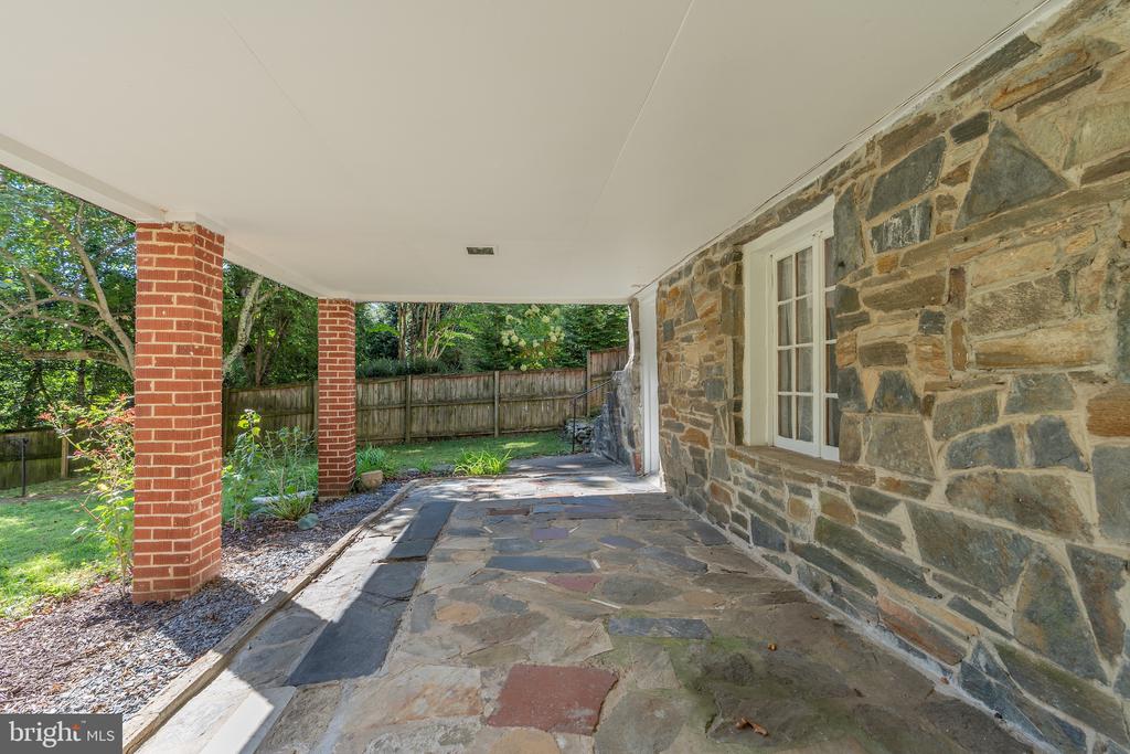 6221 WALHONDING ROAD