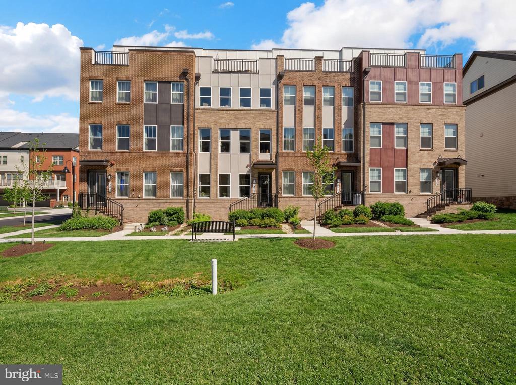 407 ARMSTRONG PLACE