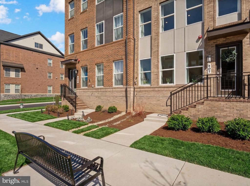 407 ARMSTRONG PLACE
