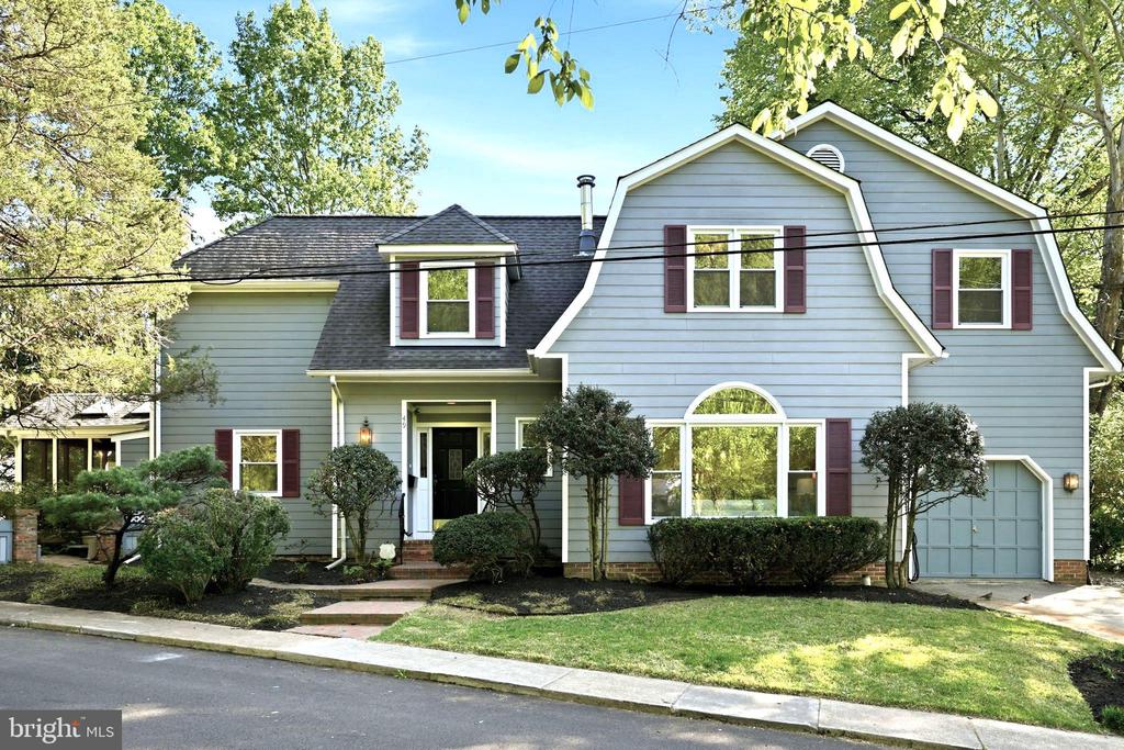 49 WELLESLEY CIRCLE