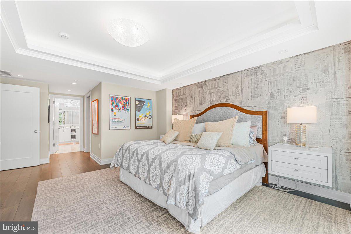 4901 HAMPDEN LANE 203