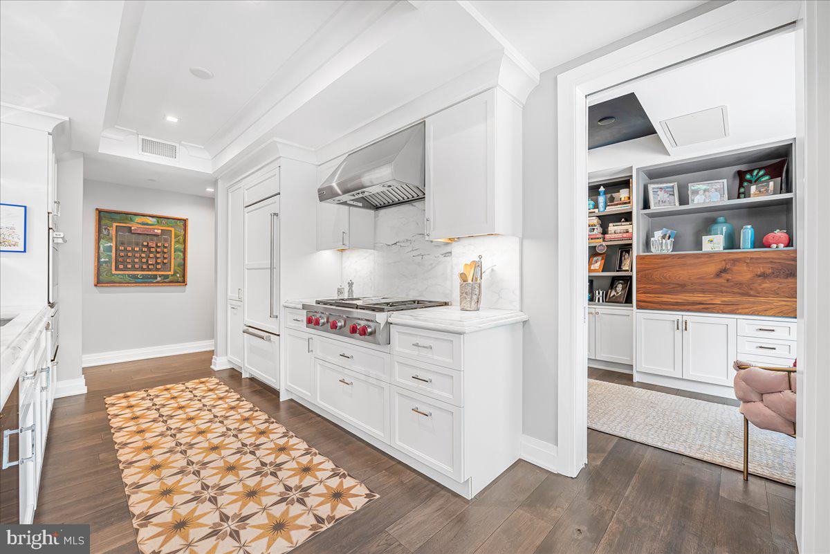 4901 HAMPDEN LANE 203