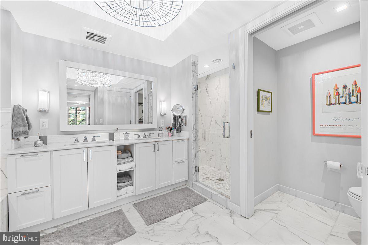 4901 HAMPDEN LANE 203