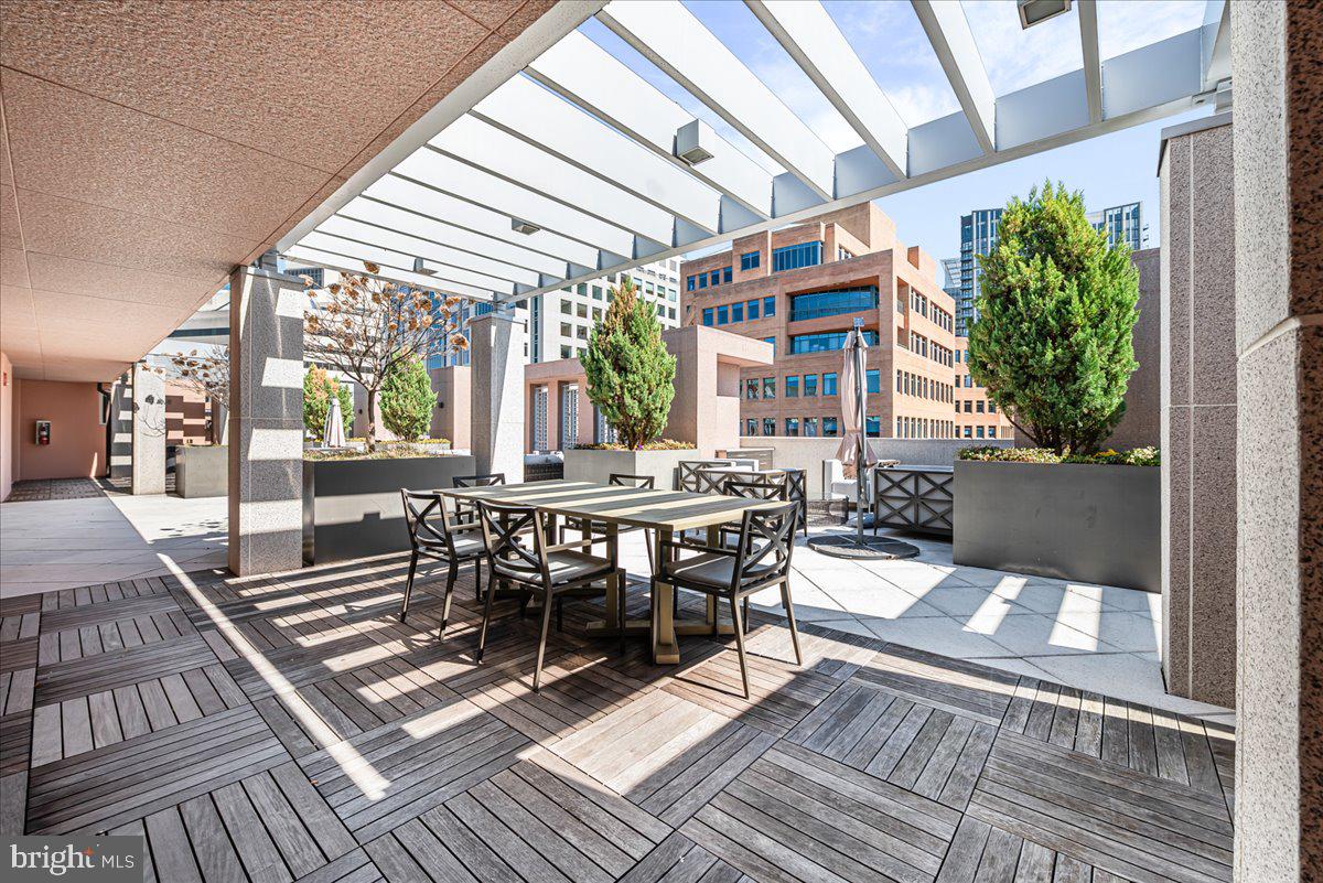 4901 HAMPDEN LANE 203