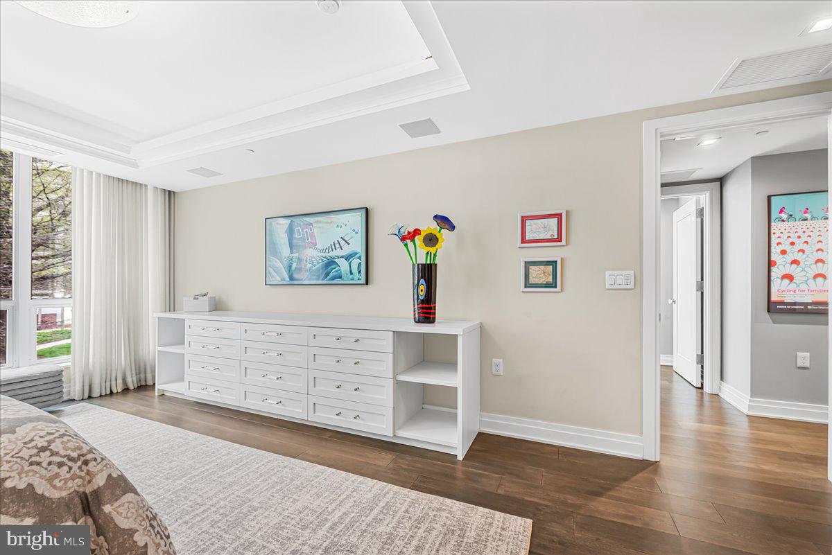 4901 HAMPDEN LANE 203