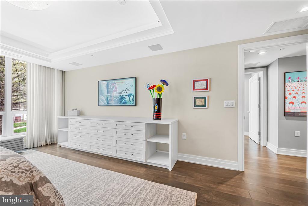 4901 HAMPDEN LANE 203