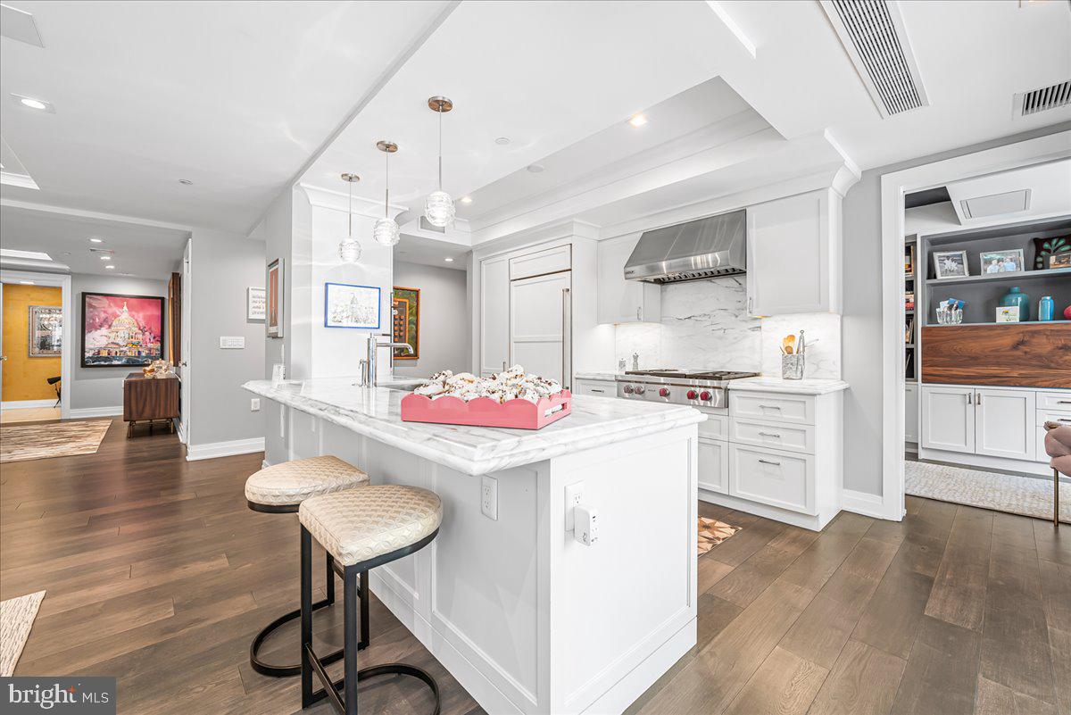 4901 HAMPDEN LANE 203