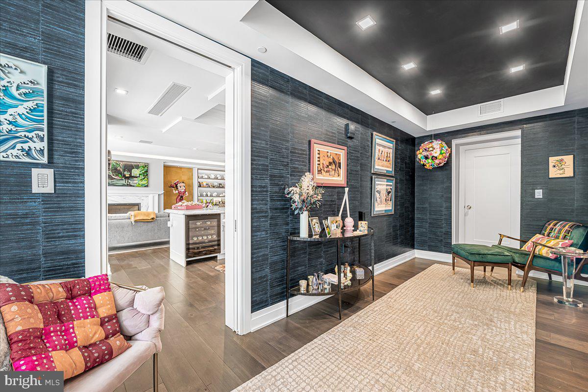 4901 HAMPDEN LANE 203