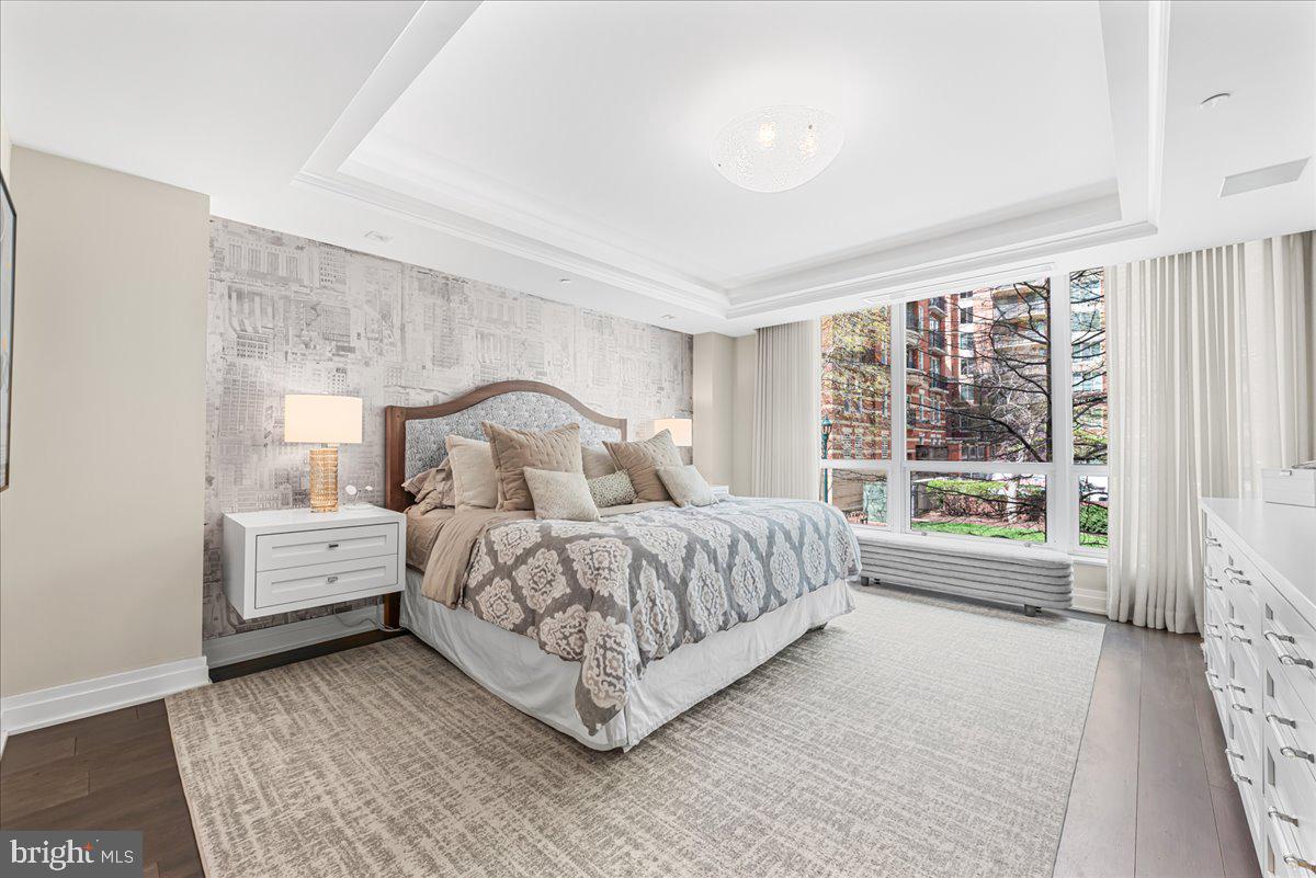 4901 HAMPDEN LANE 203