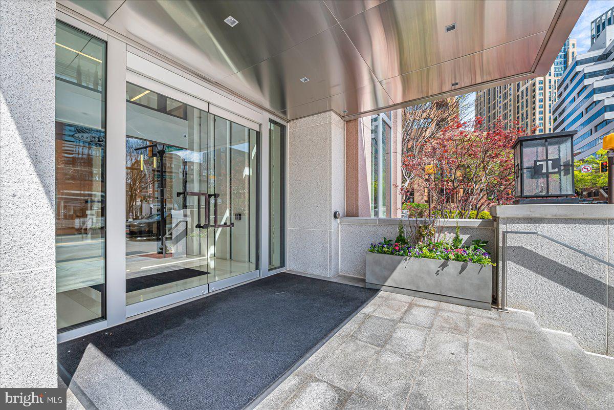 4901 HAMPDEN LANE 203