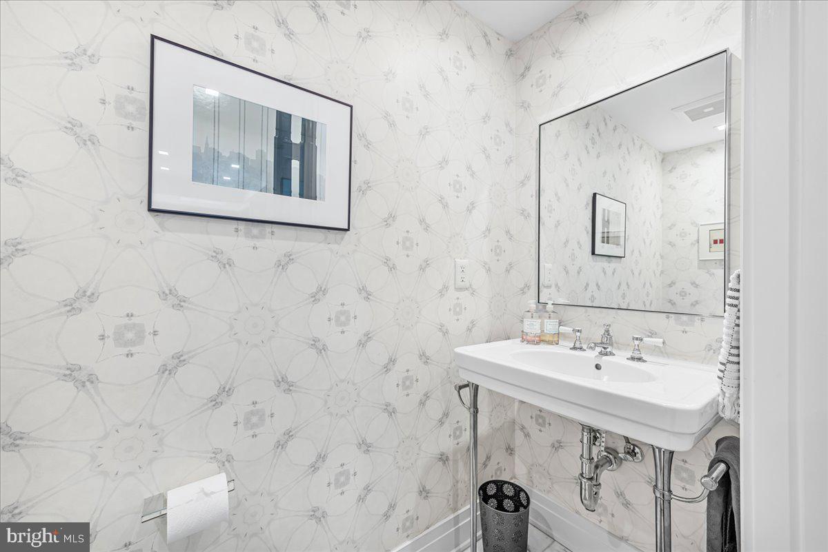 4901 HAMPDEN LANE 203