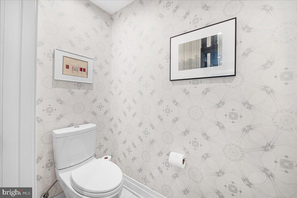 4901 HAMPDEN LANE 203