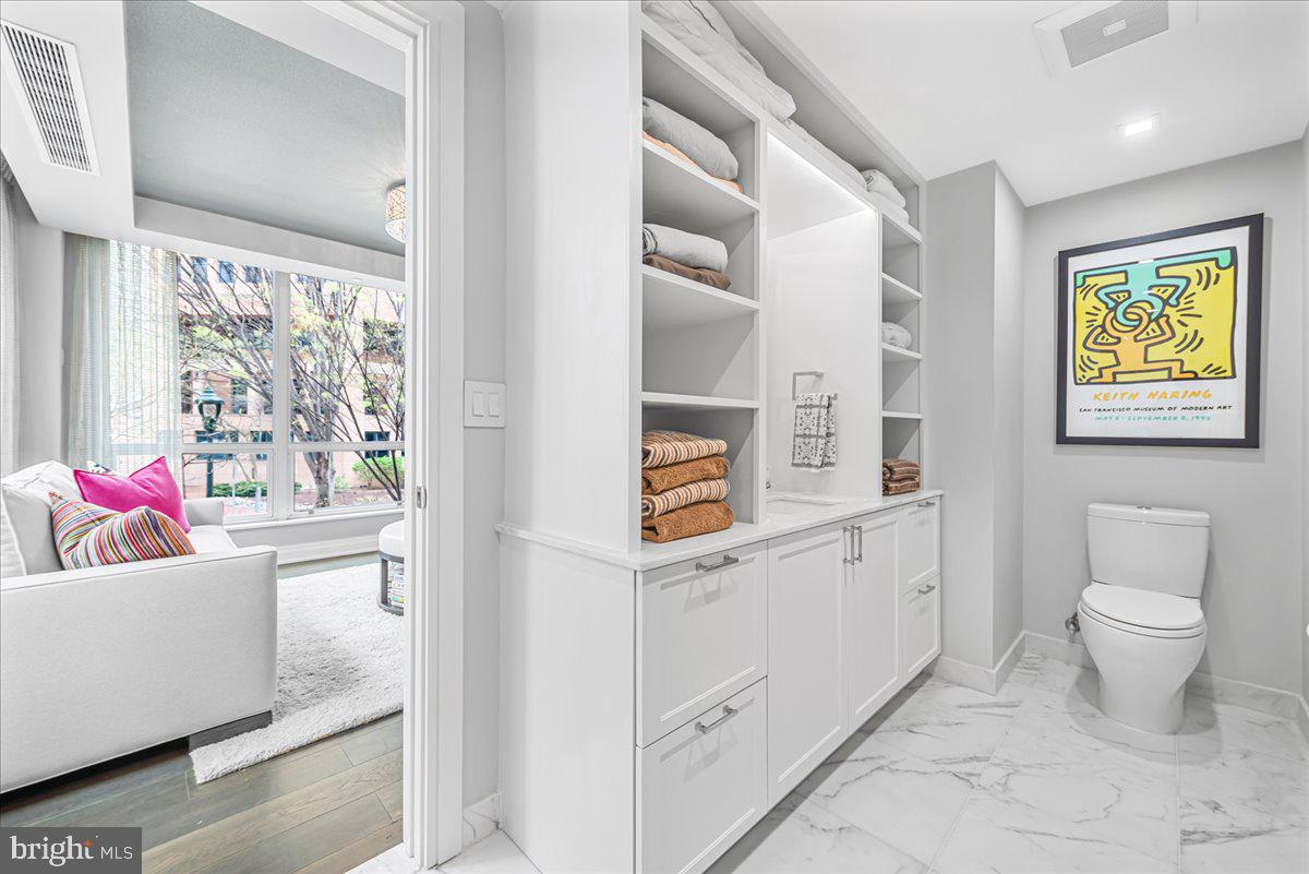 4901 HAMPDEN LANE 203