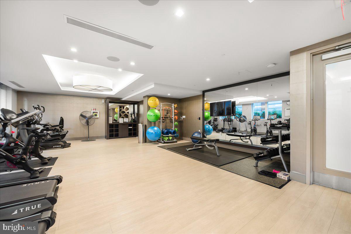 4901 HAMPDEN LANE 203