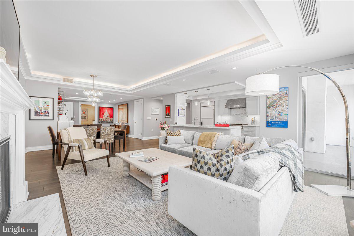 4901 HAMPDEN LANE 203