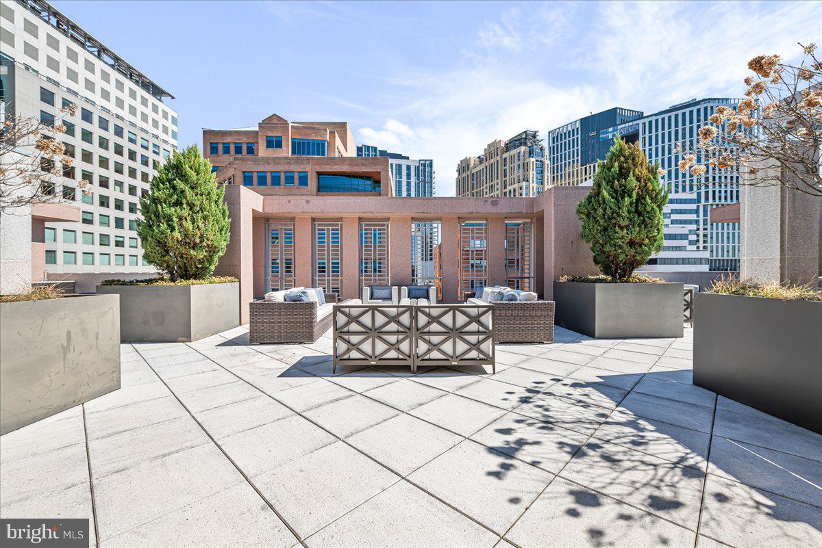 4901 HAMPDEN LANE 203