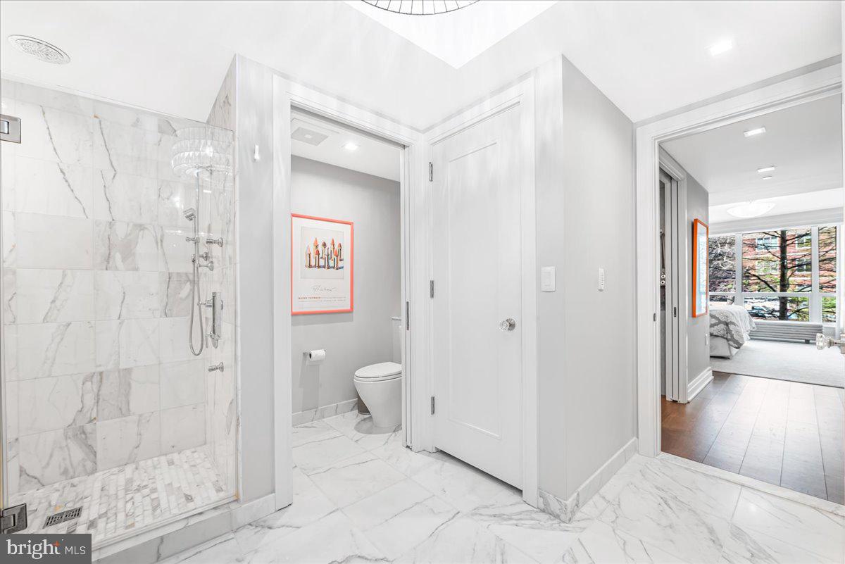 4901 HAMPDEN LANE 203