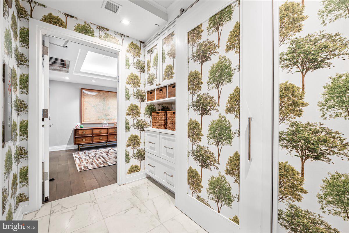 4901 HAMPDEN LANE 203