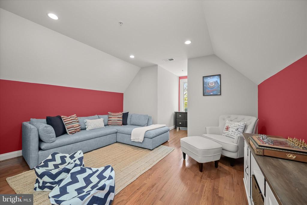 6700 FAIRFAX ROAD