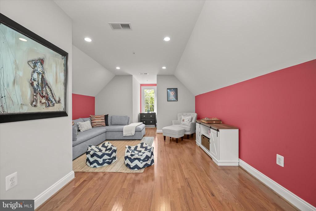 6700 FAIRFAX ROAD