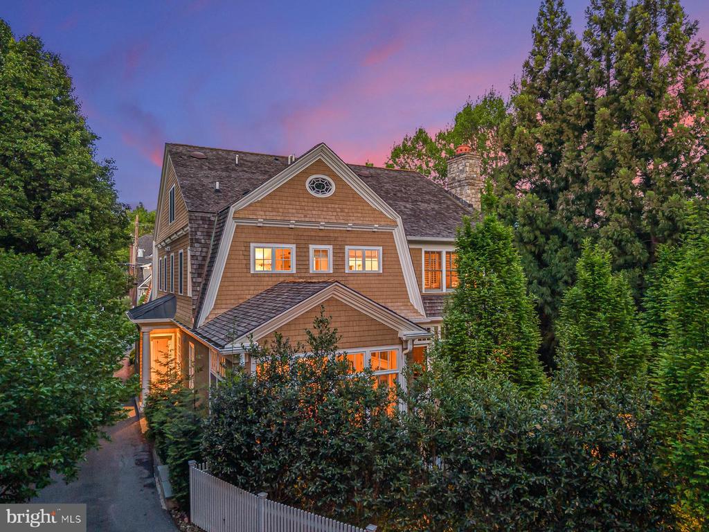 7200 FAIRFAX ROAD