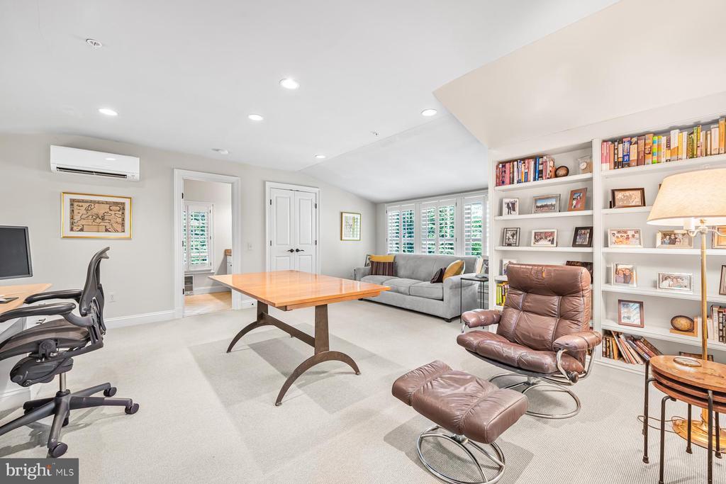 7200 FAIRFAX ROAD