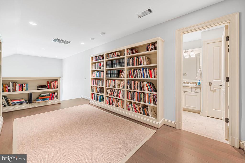 7200 FAIRFAX ROAD