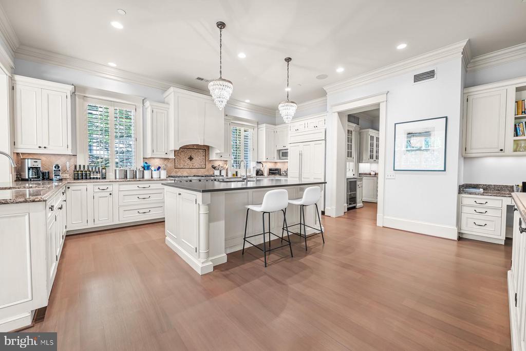 7200 FAIRFAX ROAD