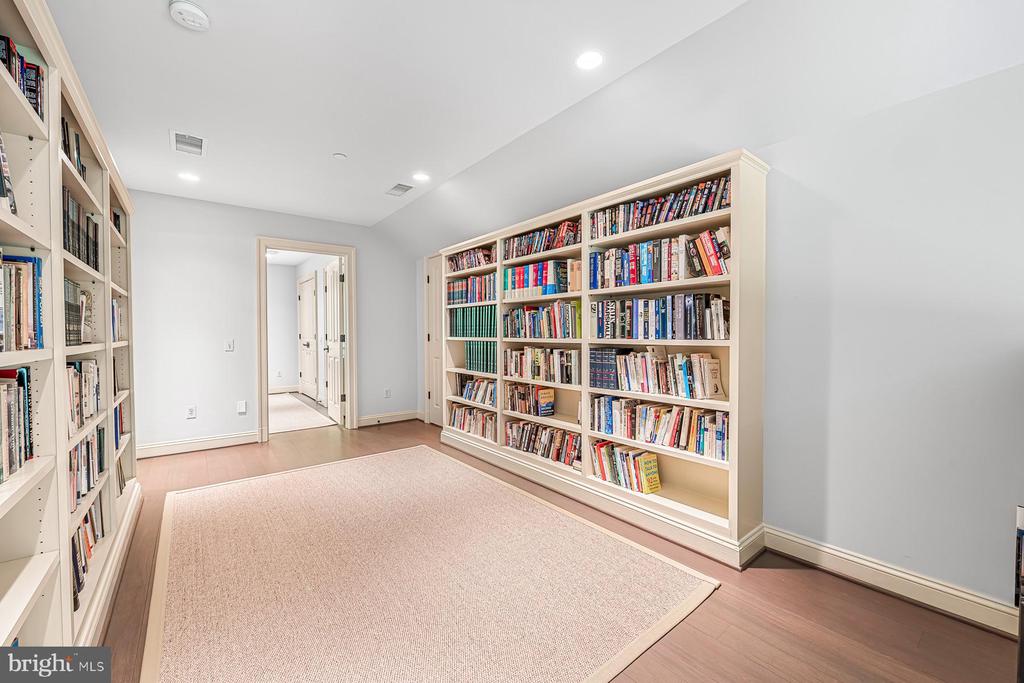 7200 FAIRFAX ROAD