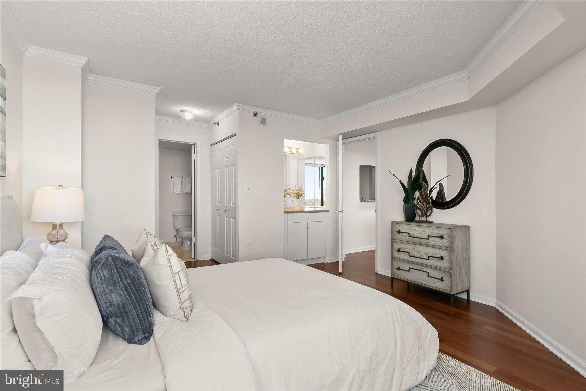 10101 GROSVENOR PLACE 1106