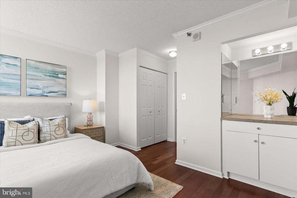 10101 GROSVENOR PLACE 1106