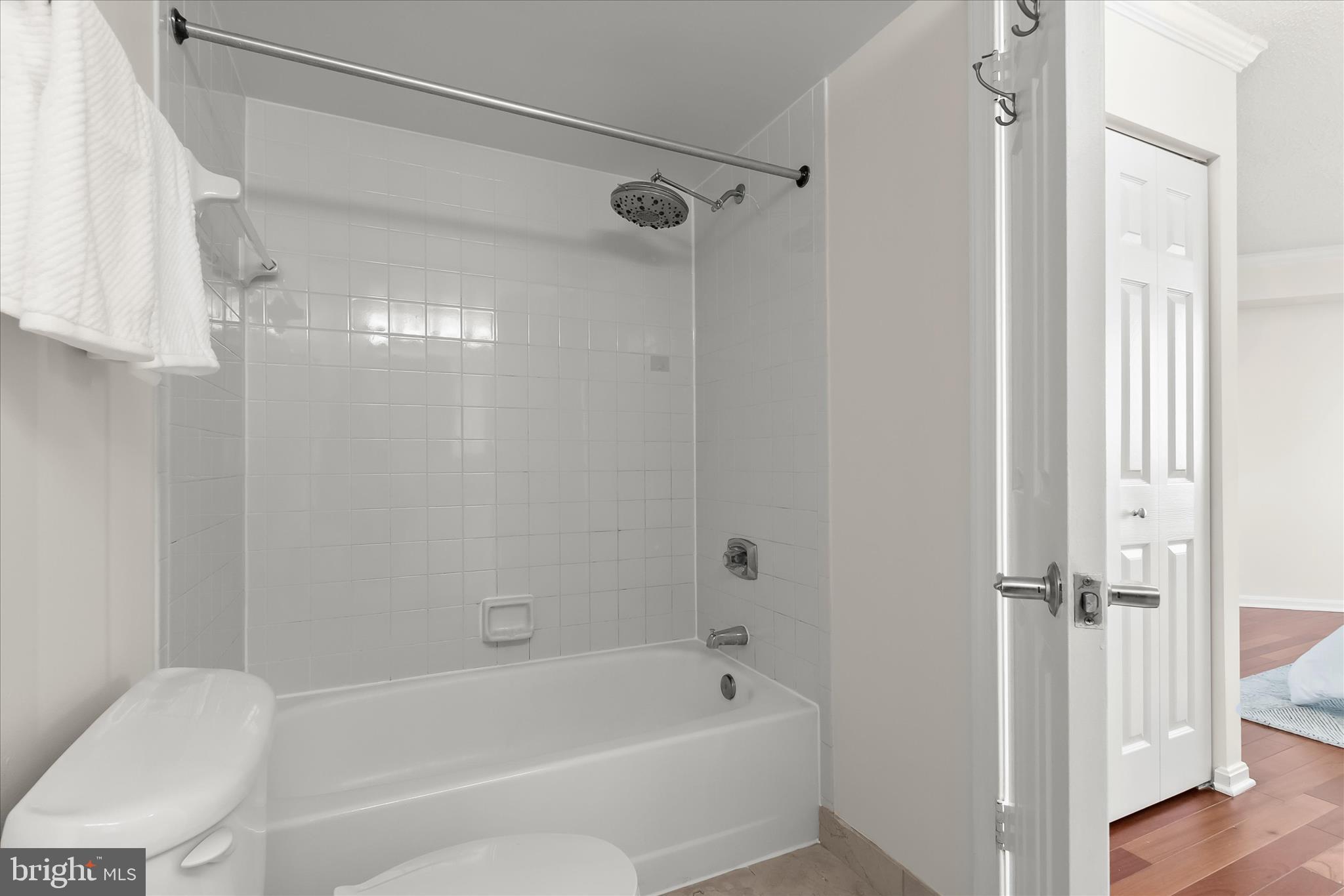 10101 GROSVENOR PLACE 1106