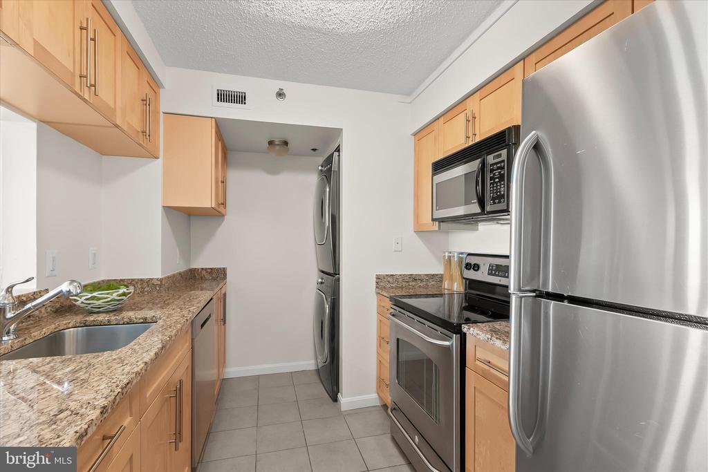 10101 GROSVENOR PLACE 1106