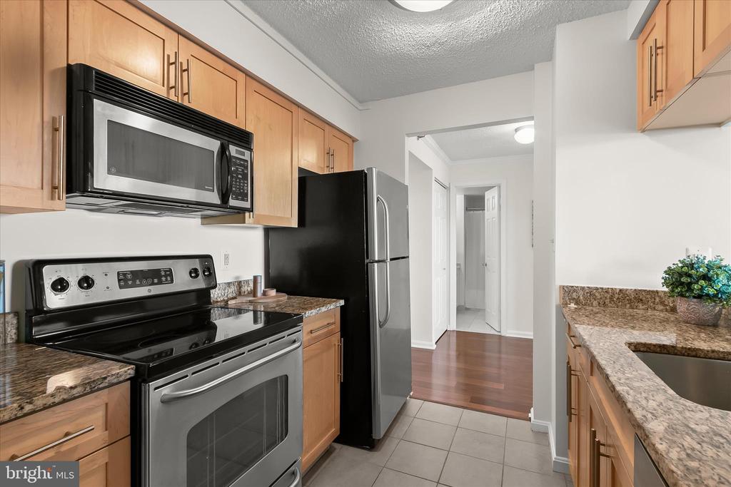 10101 GROSVENOR PLACE 1106