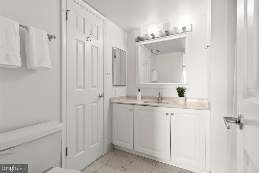 10101 GROSVENOR PLACE 1106