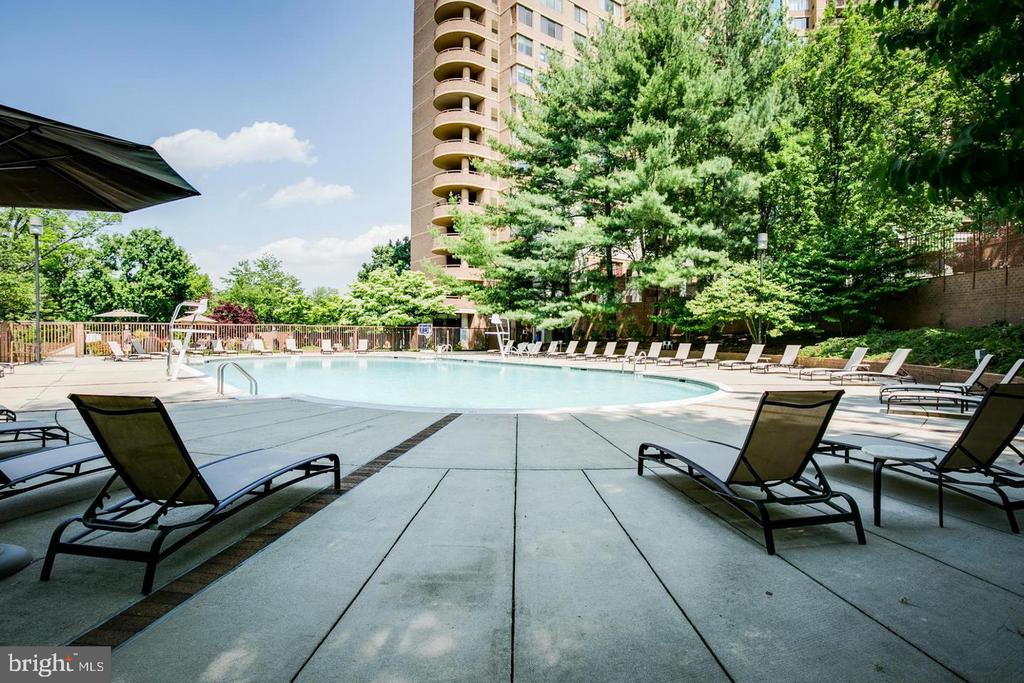 10101 GROSVENOR PLACE 1106
