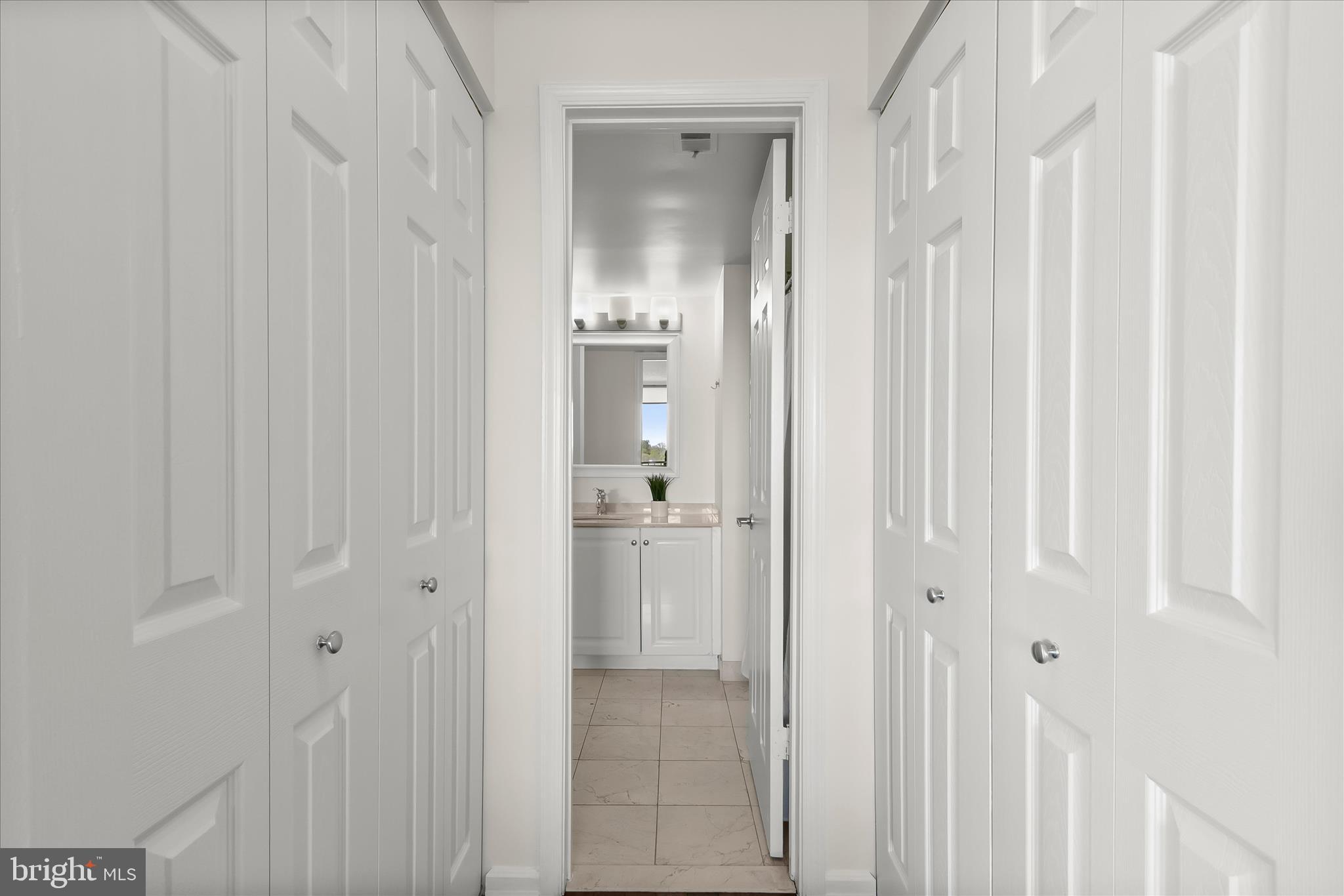 10101 GROSVENOR PLACE 1106