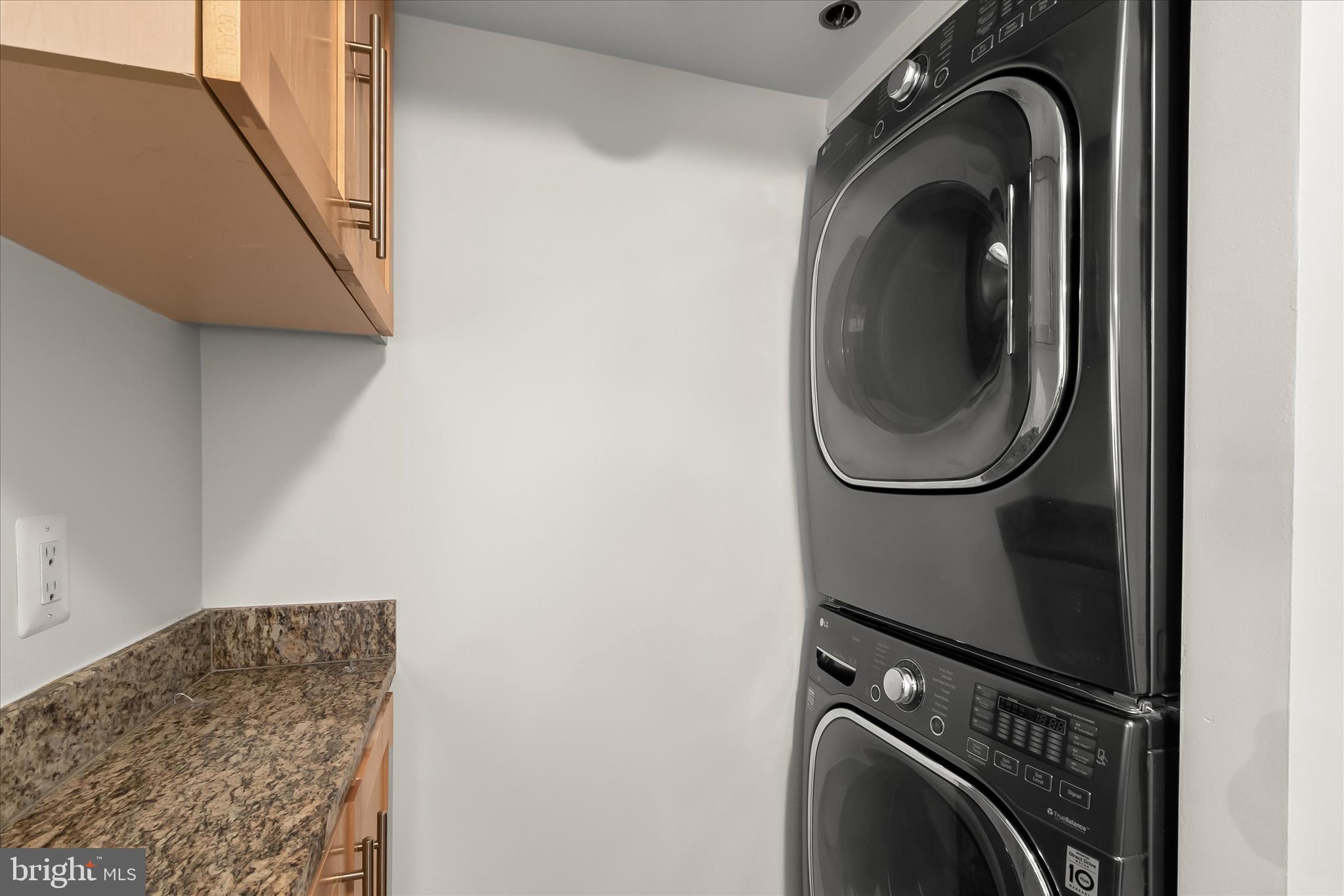 10101 GROSVENOR PLACE 1106