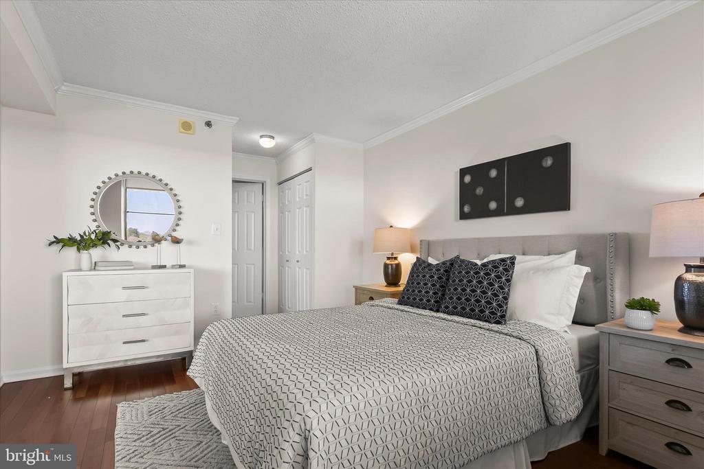 10101 GROSVENOR PLACE 1106