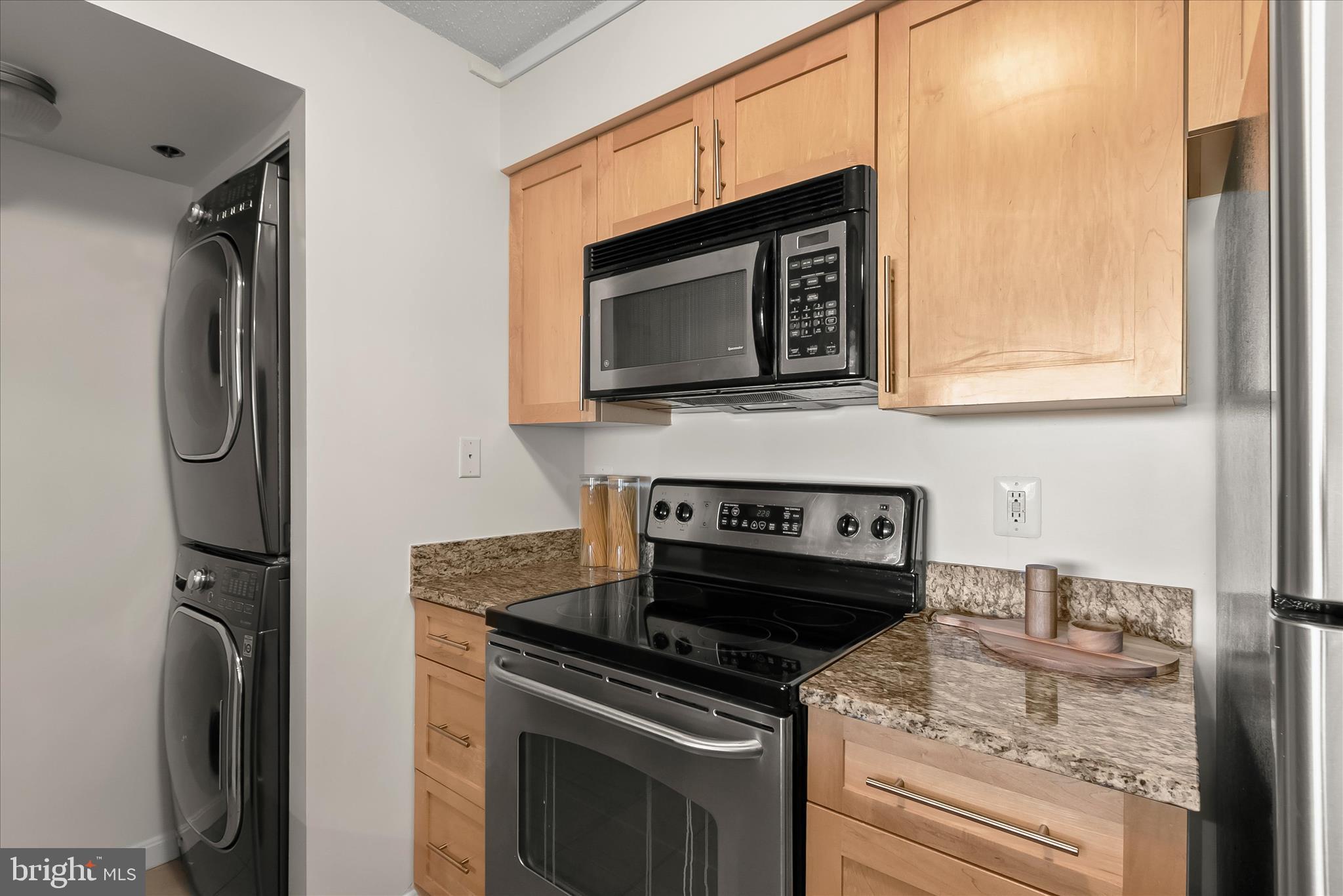 10101 GROSVENOR PLACE 1106