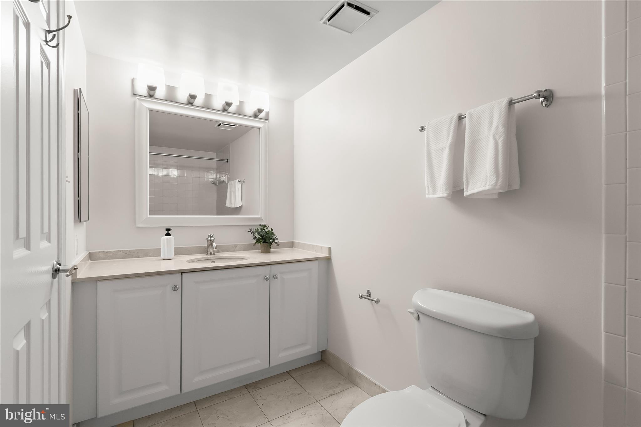 10101 GROSVENOR PLACE 1106