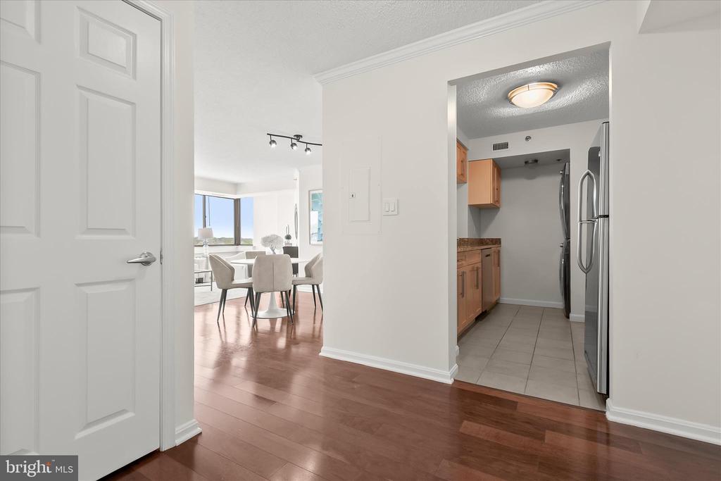 10101 GROSVENOR PLACE 1106