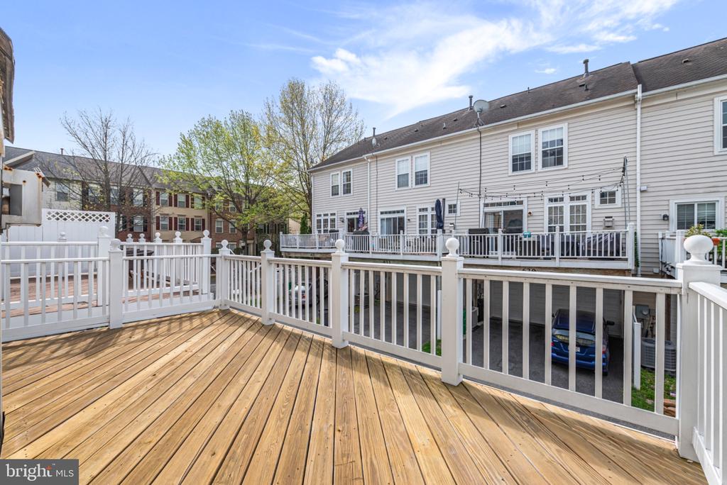 631 GATESTONE STREET