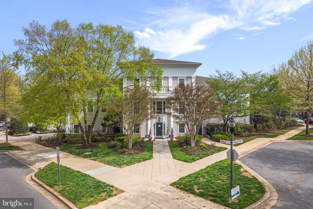 631 GATESTONE STREET