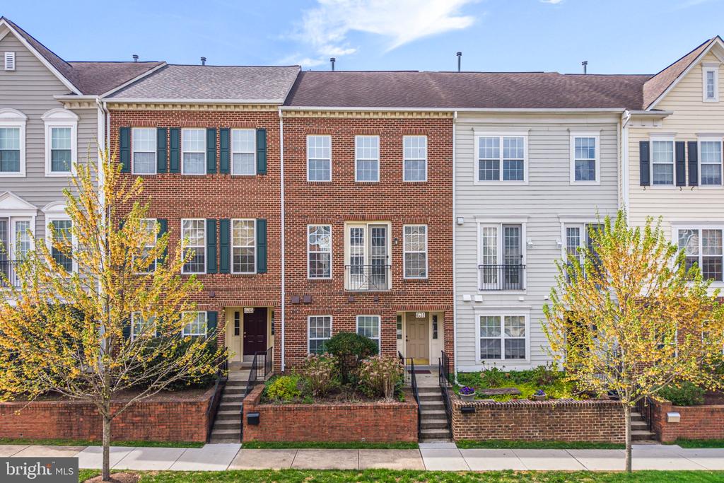 631 GATESTONE STREET