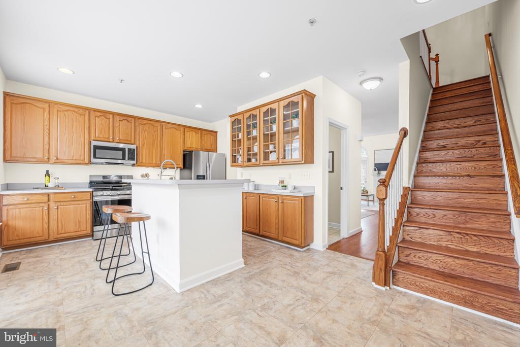 631 GATESTONE STREET