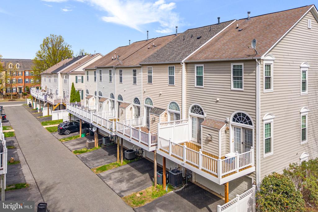 631 GATESTONE STREET