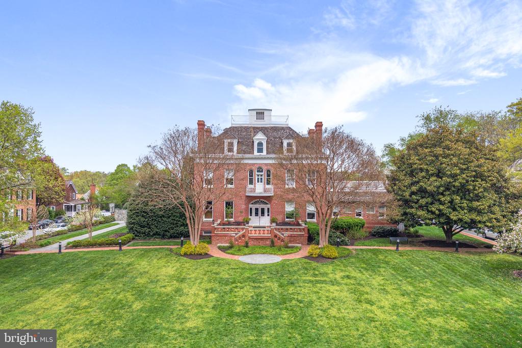 631 GATESTONE STREET