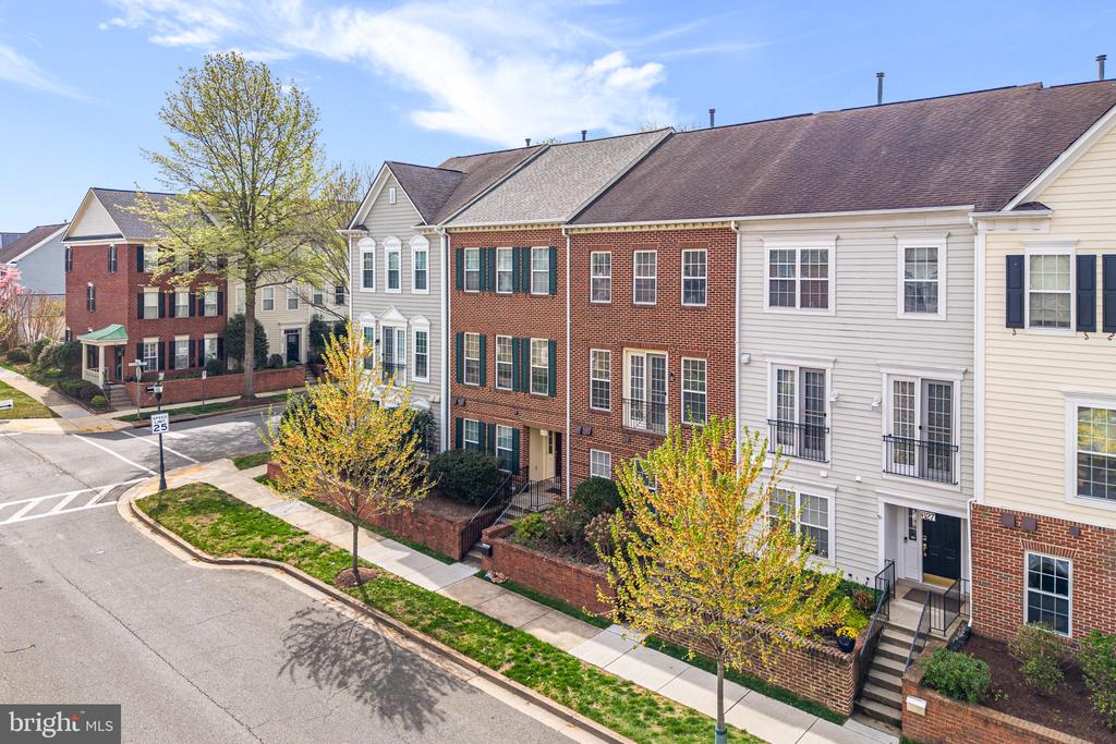 631 GATESTONE STREET